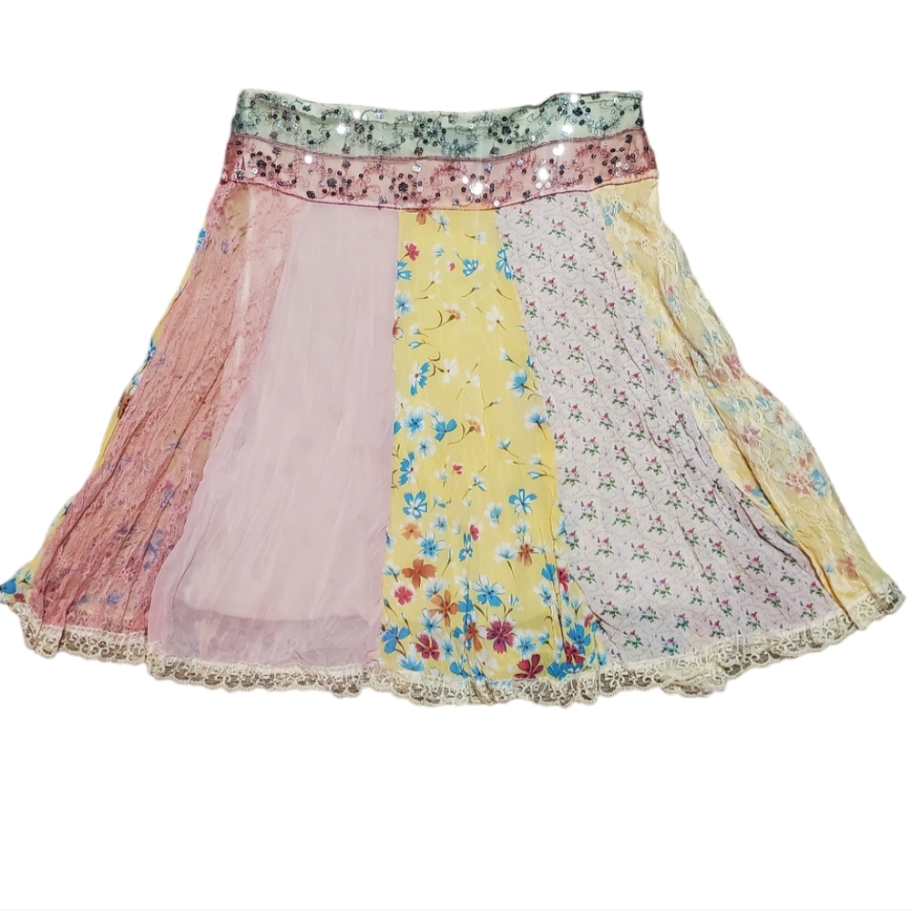 Women's/Juniors floral skirt w/ lace & sequin detail size large-pink/yellow/blue